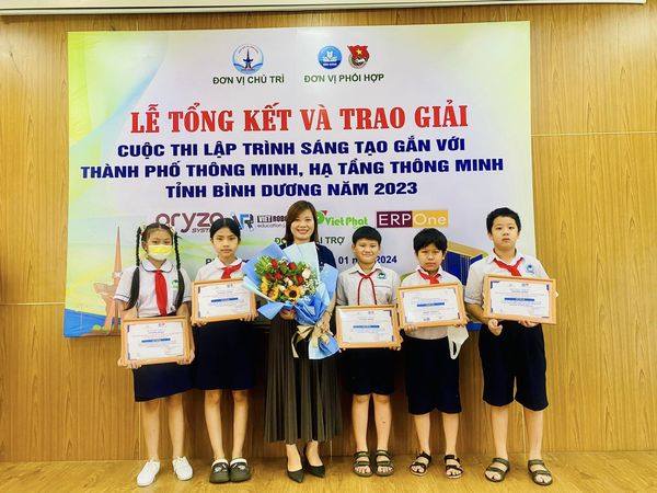 LỄ TRAO GIẢI CUỘC THI LẬP TRÌNH SÁNG TẠO GẮN VỚI THÀNH PHỐ THÔNG MINH, HẠ TẦNG THÔNG MINH TỈNH BÌNH DƯƠNG NĂM 2023